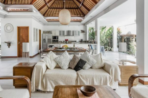 Luxury Villa Kupu Kupu Near Seminyak Center